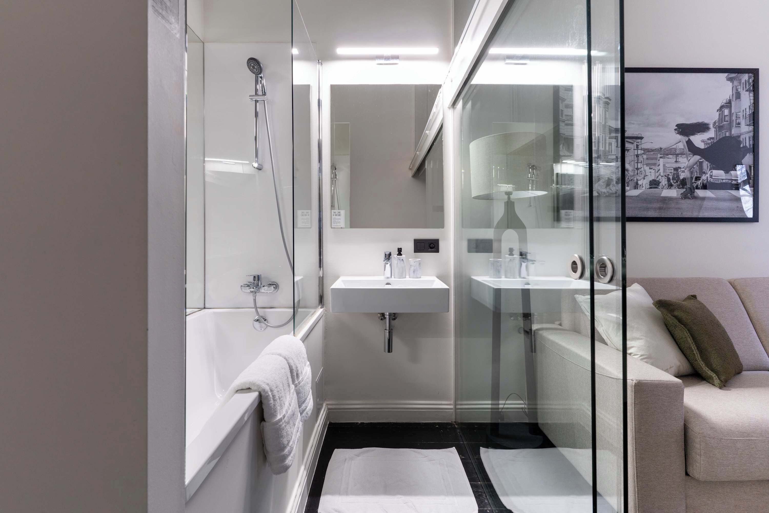 Dusche, Haartrockner, Handtücher