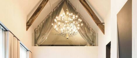 Televisión, chimenea, oficina