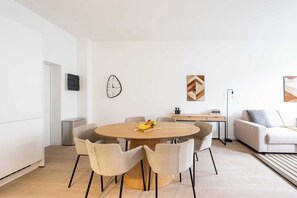 Dining - Comfortable Urban Retreat for 6 in Central Antwerp (Antwerpen)