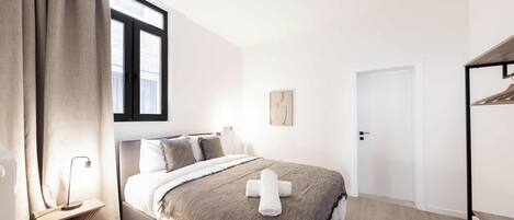 Desk, iron/ironing board, travel crib, WiFi