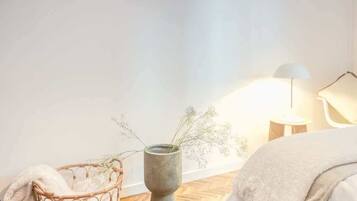 Skrivebord, weekendseng, Wi-Fi, sengetøj