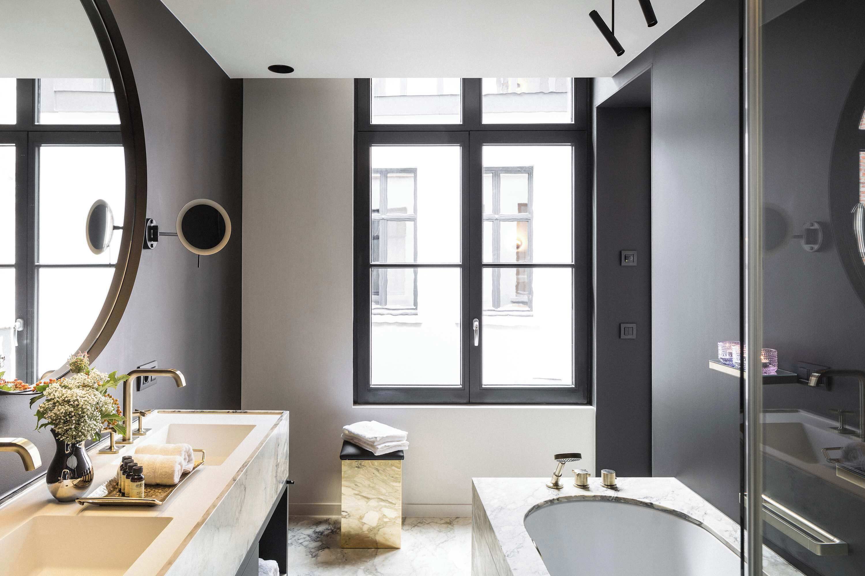 Een douche, een haardroger, handdoeken