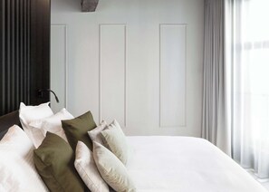 Bureau, fer et planche à repasser, Wi-Fi, draps fournis