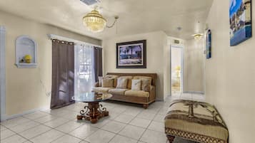 Casa, 4 habitaciones | Área de sala de estar