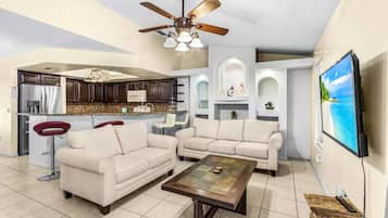 Casa, 4 habitaciones | Área de sala de estar