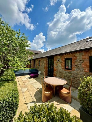 Outdoor dining - *Exclusive Hire* - Boutique Stay in a Historic Countryside Home (Tiffield)