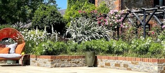 *Exclusive Hire* Pirvate Home Hotel Service w/ Heated Pool Hot Tub