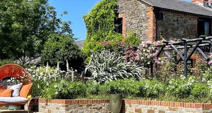 *Exclusive Hire* Pirvate Home Hotel Service w/ Heated Pool Hot Tub