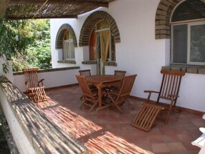 Outdoor dining - Wohnung 'Alba5' mit Wasserblick by Interhome (Pantelleria)