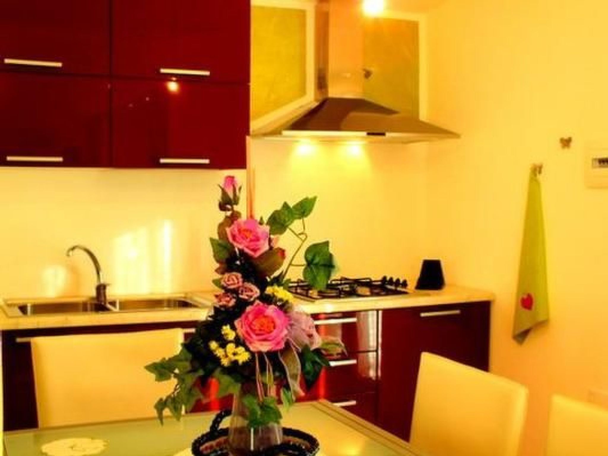 Kühlschrank, Ofen, Kochgeschirr/Geschirr/Besteck