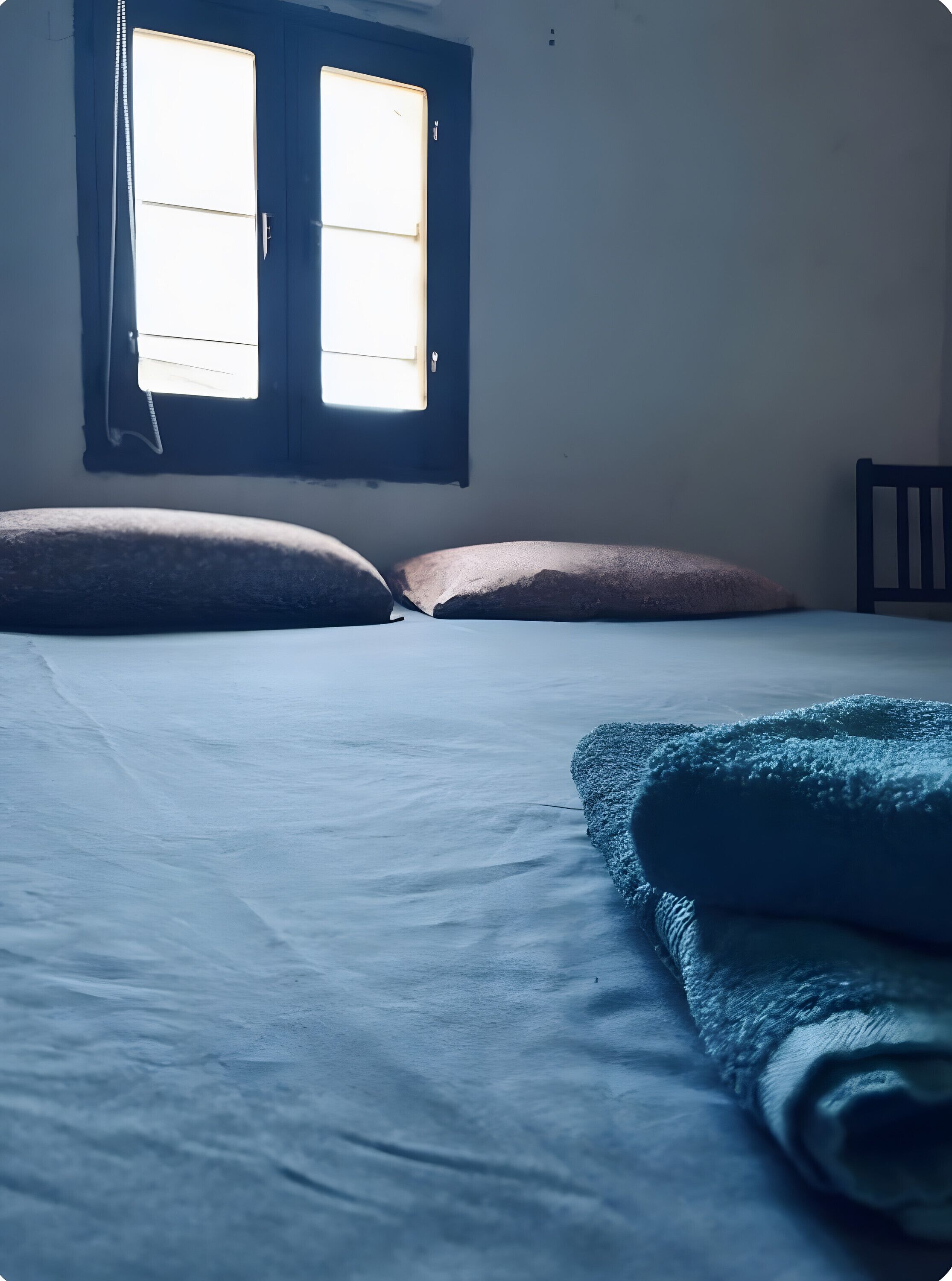 Iron/ironing board, bed sheets