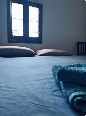 Iron/ironing board, bed sheets - Apartment 'La Luna' with Private Terrace, Balcony and Air Conditioning (Castellammare del Golfo)