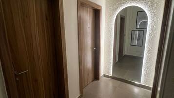 Lejlighed - 3 soveværelser - handicapvenligt - balkon | Forhal