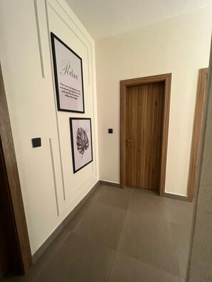 อพาร์ทเมนท์, 3 ห้องนอน, พร้อมสิ่งอำนวยความสะดวกสำหรับผู้พิการ, ระเบียง | ทางเดิน