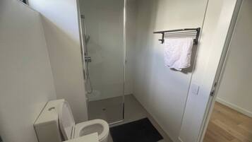 Apartment, 2 Bedrooms, Accessible, Balcony | Bathroom