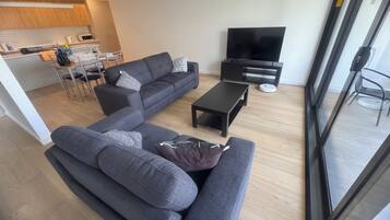 Appartement, 2 chambres, accessible aux personnes à mobilité réduite, balcon | Salle de séjour