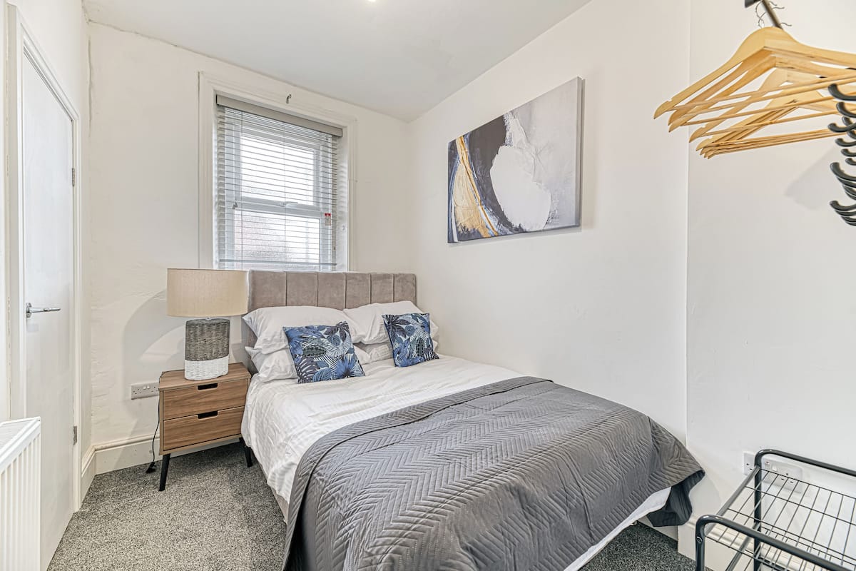 ベーシック アパートメント ダブルベッド 1 台 禁煙 | WiFi (無料)