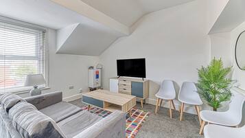 Classic Apartment, 1 Double Bed, Non Smoking | Living area