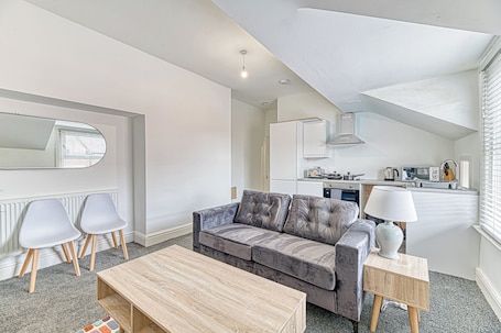 Classic Apartment, 1 Double Bed, Non Smoking | Living area