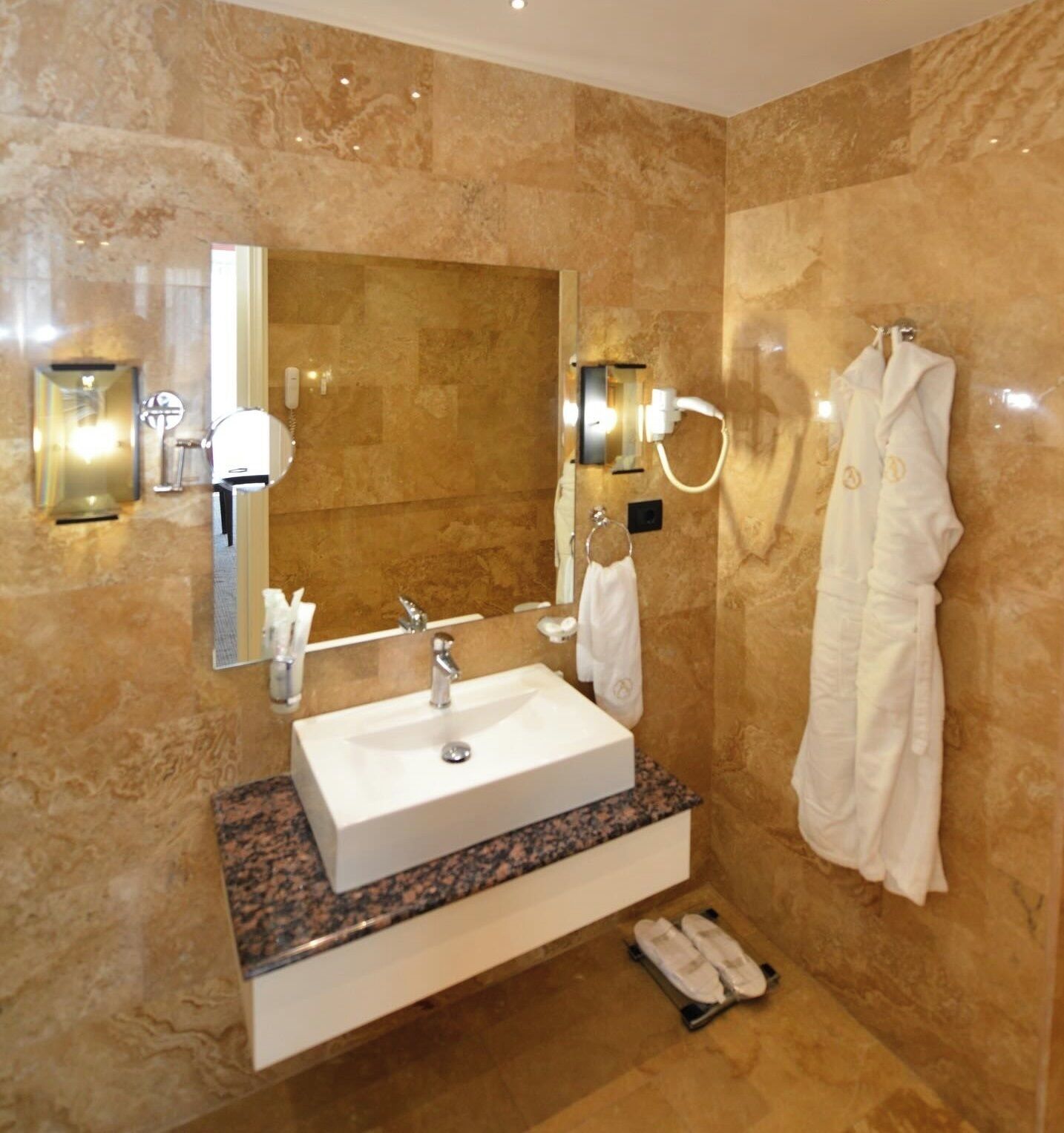 Standard Double Room | Bathroom