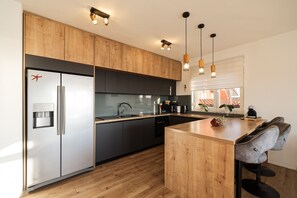 微波炉、洗碗机、茶具/咖啡用具、高脚椅