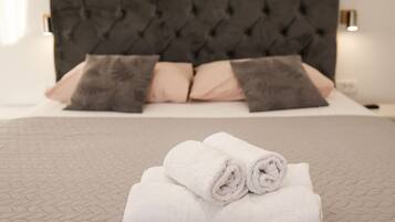 4 bedrooms, free cribs/infant beds, bed sheets