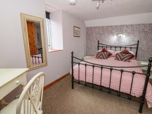 2 bedrooms, individually decorated, individually furnished, free WiFi - Old Farmhouse Cottage (Llandysul)