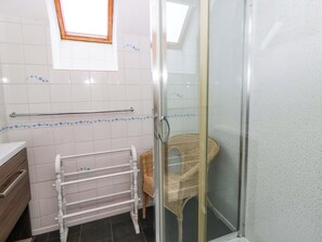 Shower - Old Farmhouse Cottage (Llandysul)