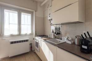 Private kitchen - CHECK-INGANNI, above MM1 Inganni and next to the Italian Diagnostic Center (Milano)