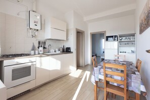 Private kitchen - CHECK-INGANNI, above MM1 Inganni and next to the Italian Diagnostic Center (Milano)