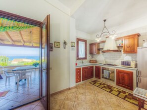 Fridge, microwave, oven, dishwasher - Gemütliches Haus in Custonaci mit privatem Pool by Interhome (Custonaci)