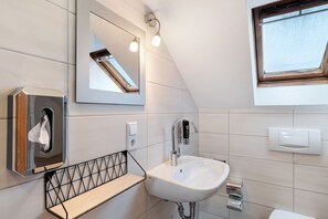 Een douche, een haardroger, handdoeken