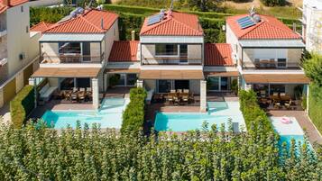 House | 4 bedrooms, desk