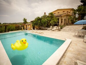 Pool - "Guidaloca" mit Infinity-Pool by Interhome (Castellammare del Golfo)