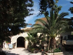 Property grounds - "Guidaloca" mit Infinity-Pool by Interhome (Castellammare del Golfo)