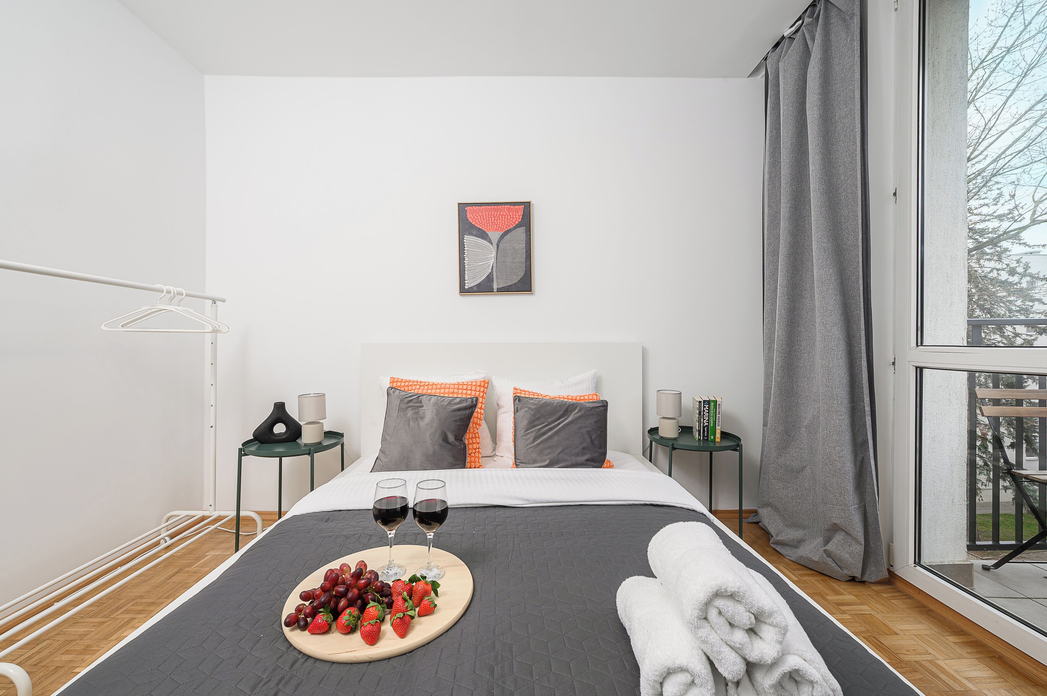 Apartament, vistes al pati | Planxa i posts de planxar, wifi gratuïta i roba de llit 