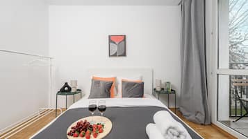 Apartamento, vista para o pátio | Ferros/tábuas de passar roupa, Wi-Fi de cortesia, roupa de cama