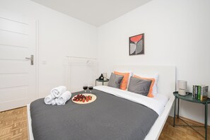 Apartment, Courtyard View | Iron/ironing board, free WiFi, bed sheets - Lumina apart near Łazienki Królewskie (Warsaw)