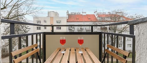 Huoneisto, näköala pihalle | Parveke