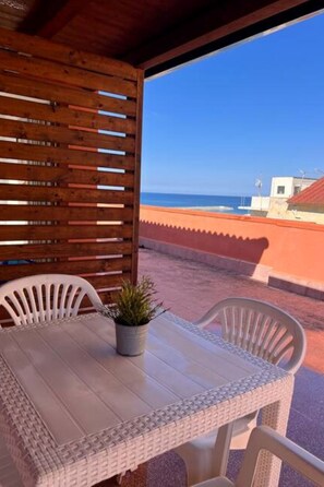 Outdoor dining - Haus Filippa mit Entspannungsterrasse by Interhome (Balestrate)