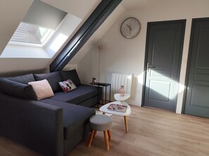 Living area - At the foot of the Château d'Isenbourg, beautiful new 70m² F4 apartment with garden! (Rouffach)