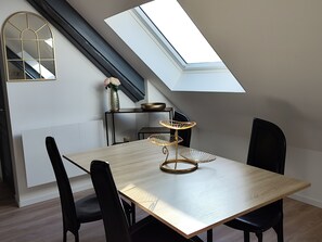 Dining - At the foot of the Château d'Isenbourg, beautiful new 70m² F4 apartment with garden! (Rouffach)