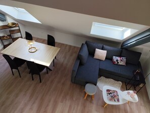 Living area - At the foot of the Château d'Isenbourg, beautiful new 70m² F4 apartment with garden! (Rouffach)