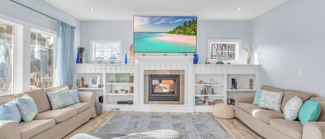 Smart-tv, een dvd-speler, tafelvoetbal en boeken