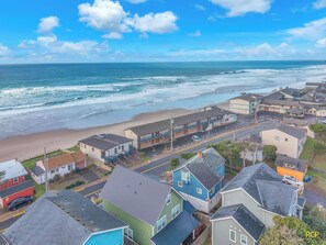 Beach nearby - Renovated 5-bed Lincoln City home with Hot Tub close to the Beach! (Lincoln City)