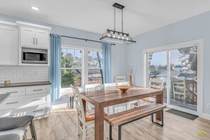 Dining - Renovated 5-bed Lincoln City home with Hot Tub close to the Beach! (Lincoln City)