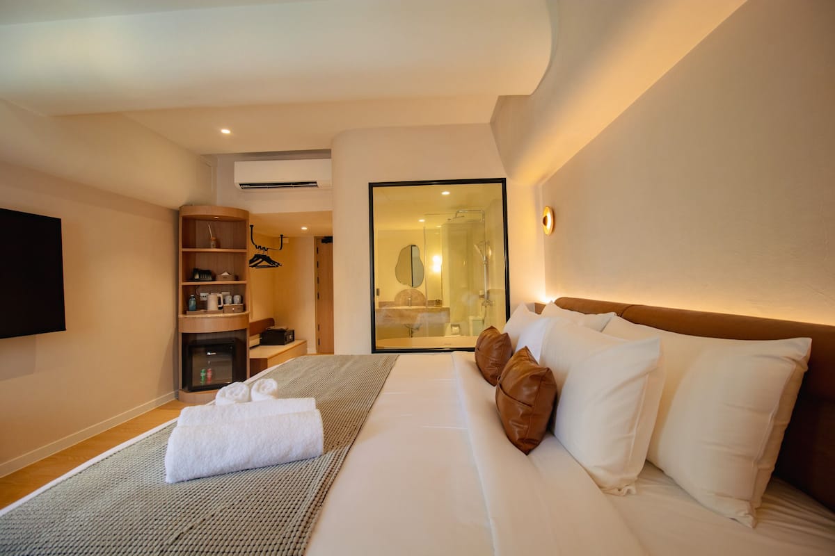 Chambre Deluxe, baignoire | Coffre-fort, accès au Wi-Fi (inclus)