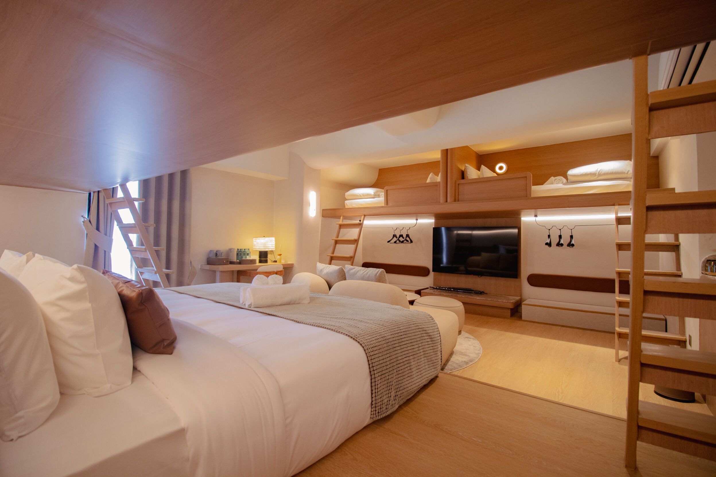 Family Studio Suite | In-room safe, blackout drapes, soundproofing, free WiFi