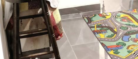 Apartment, Multiple Bedrooms, City View | Interior