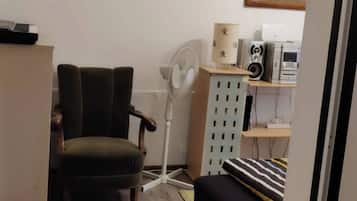 Apartment, Multiple Bedrooms, City View | Living room